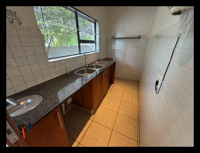 4 BEDROOM HOUSE FOR SALE IN GLEN ERASMIA